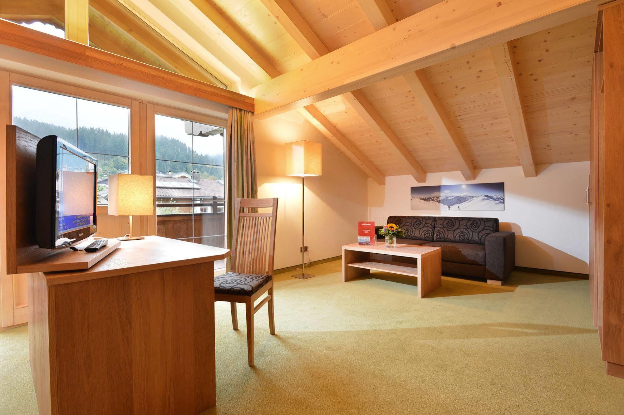 Hotel Reitlwirt ブリクセン イン ターレ エクステリア 写真