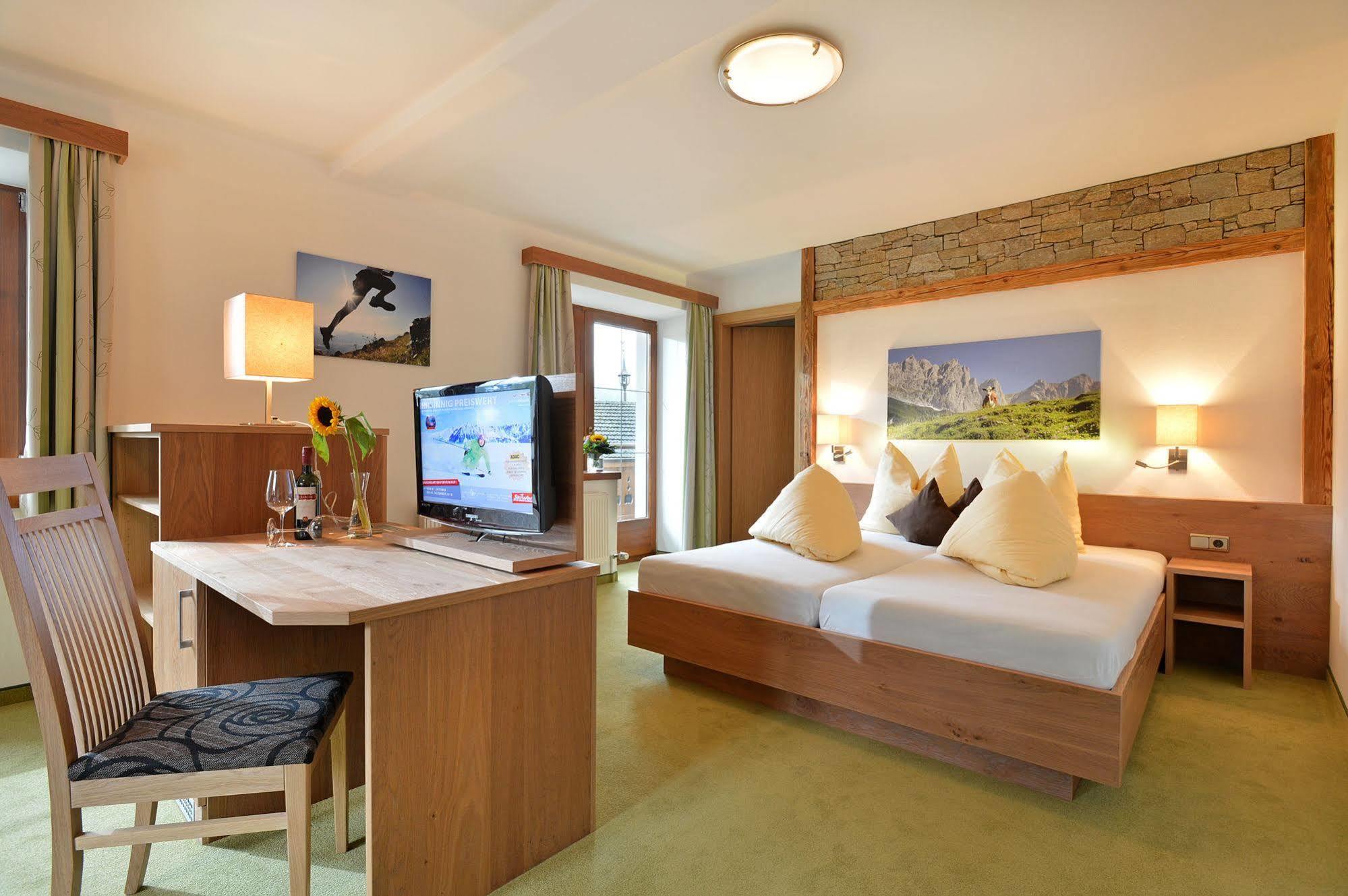 Hotel Reitlwirt ブリクセン イン ターレ エクステリア 写真