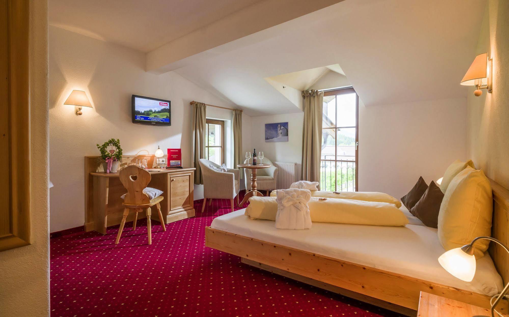 Hotel Reitlwirt ブリクセン イン ターレ エクステリア 写真