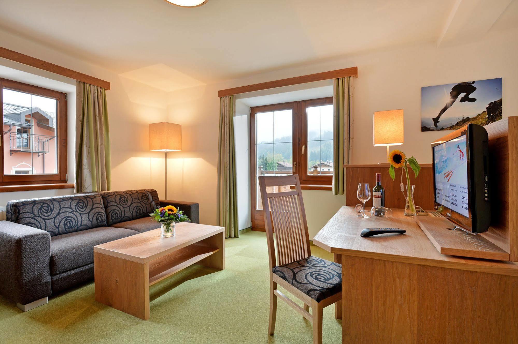 Hotel Reitlwirt ブリクセン イン ターレ エクステリア 写真